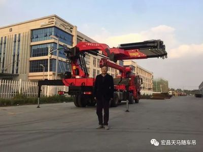 新宏昌重工集團創(chuàng)始人親赴揚州工廠，為隨車吊新品展前助陣